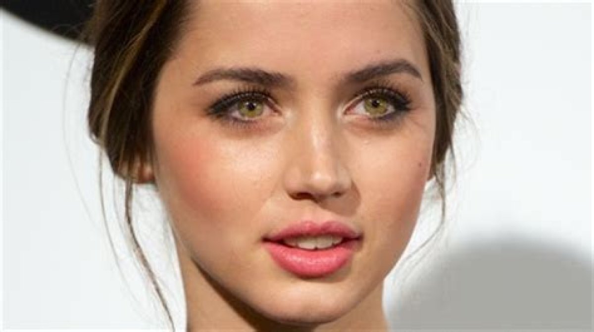 A Glimpse into Ana De Armas: a Fascinating Bio