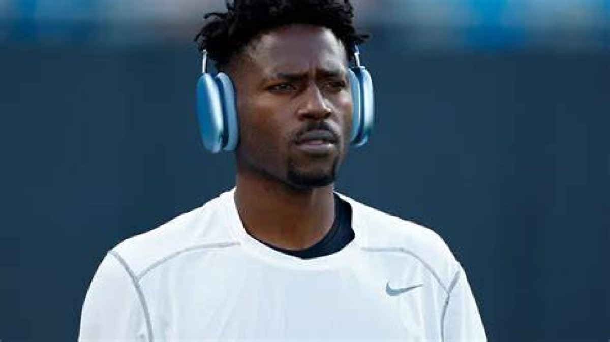 Antonio Brown Blasts Michael Irvin in New Twitter Rant