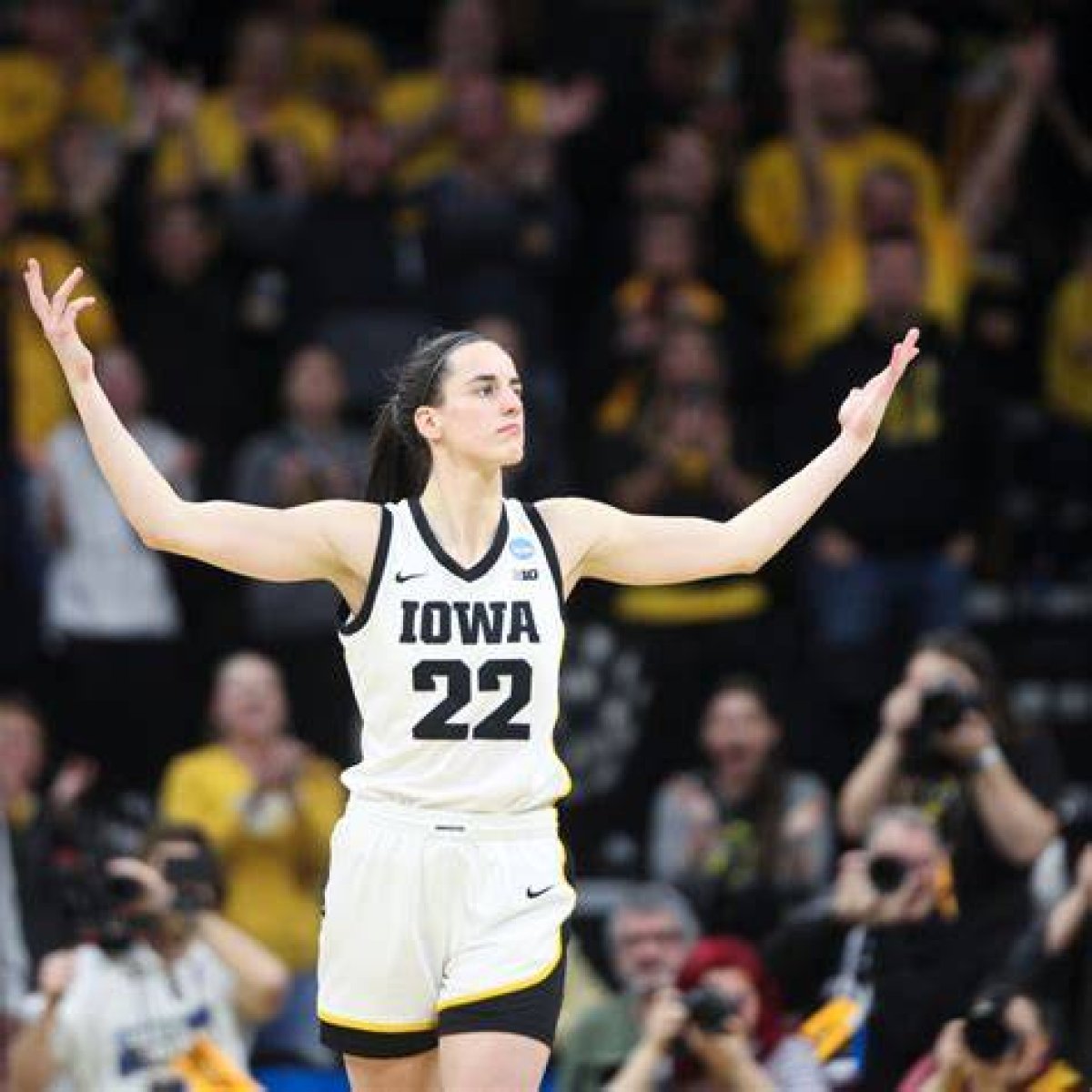 Caitlin Clark Shower: the Rising Star of Women's Basketball