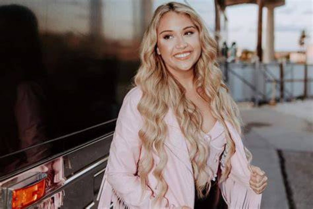 Fluxdash | Alexandra Kay (Country Singer)