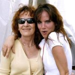 Glenis Duggan Batley: Facts About Juliette Lewis Mother