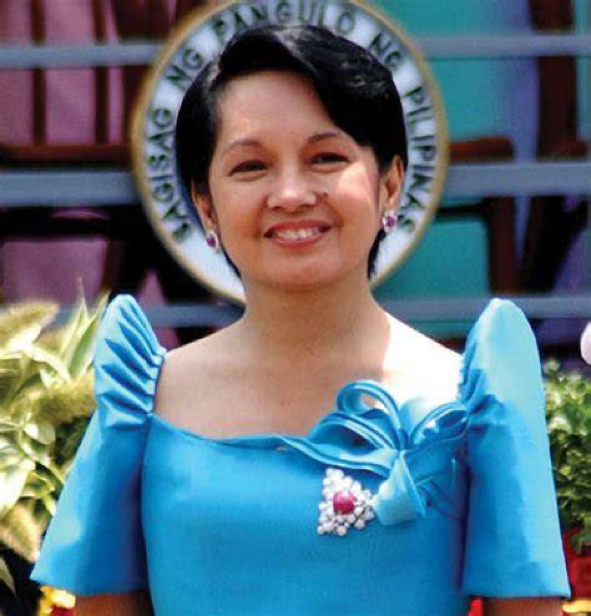 Is Eileen Macapagal Related to Gloria Macapagal?