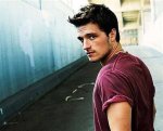 Is Josh Hutcherson Bisexual or Does He Have a Girlfriend? Parents and Net Worth