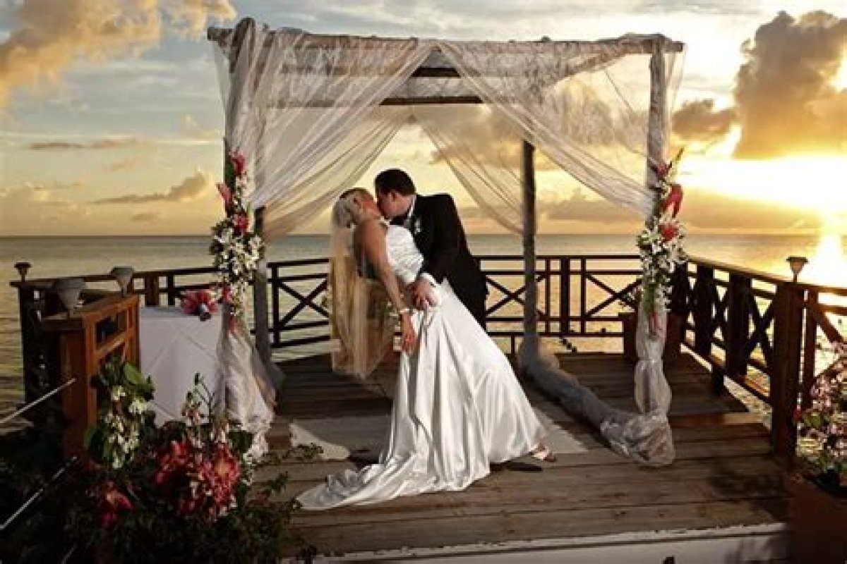 Is Lee Asher Married? Unveiling the Life of a Social Media Sensation