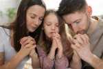 Is She Christian? Family |