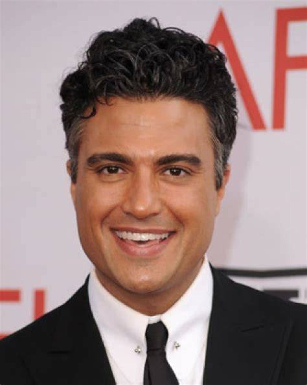 Jaime Camil Biography - Blogpaper