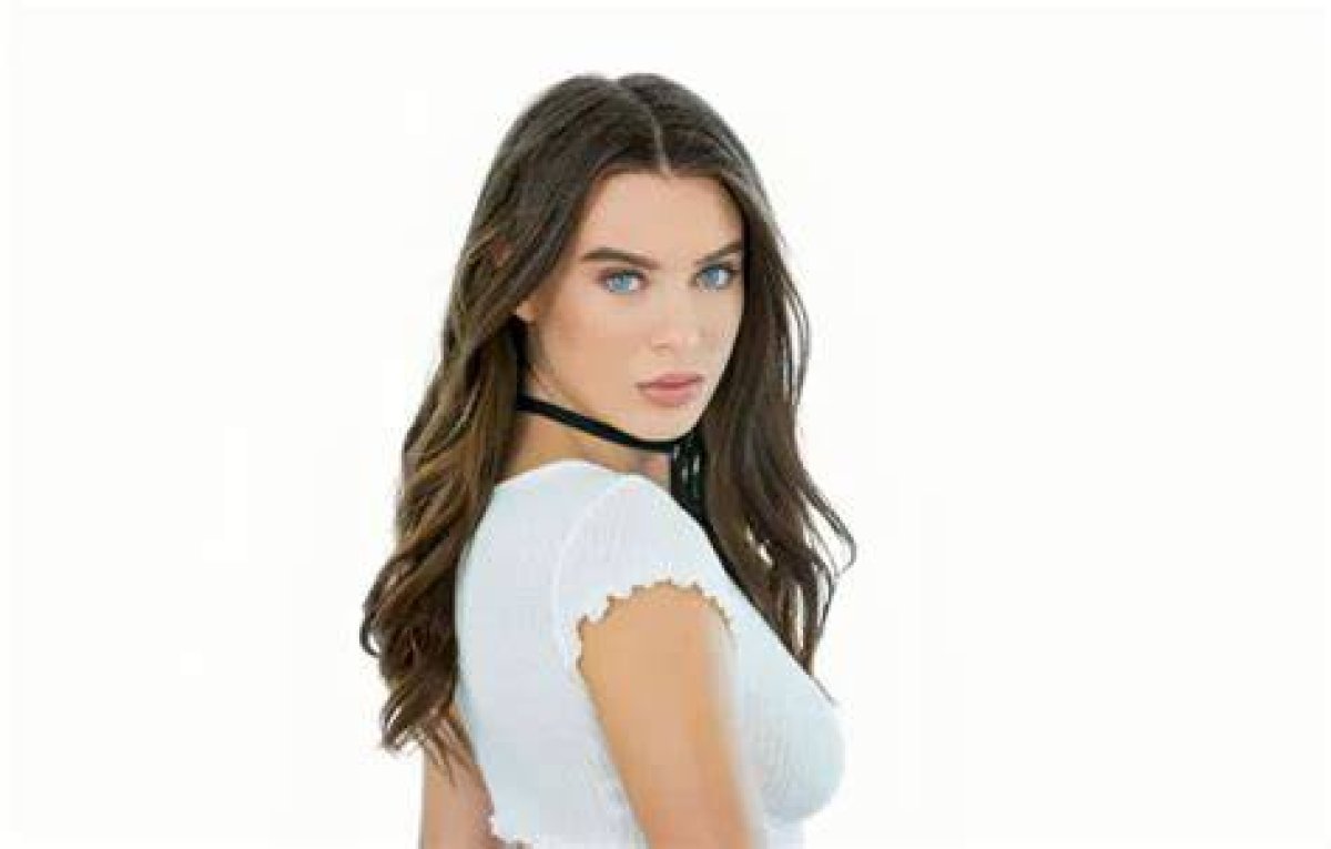 Jivevib | Lana Rhoades (Movie Actress)