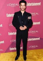 Jordan Fisher Height, Weight, Age, Girlfriend, Family, Facts, Biography