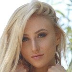 Lauren Dascalo (Model) - Age, Birthday, Bio, Facts, Family, Net Worth, Height & More ·