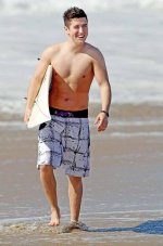 Logan Henderson Height, Weight, Age, Girlfriend, Family, Facts, Biography