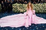 Shakira Goes Viral Once More with a New Dancing Video |