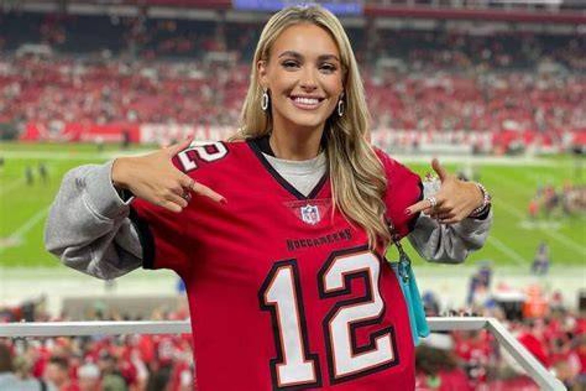 Tom Brady's Hottest Fan Veronika Rajek Sets Her Sights on 'Sports Illustrated' Cover as She Turns 27 |