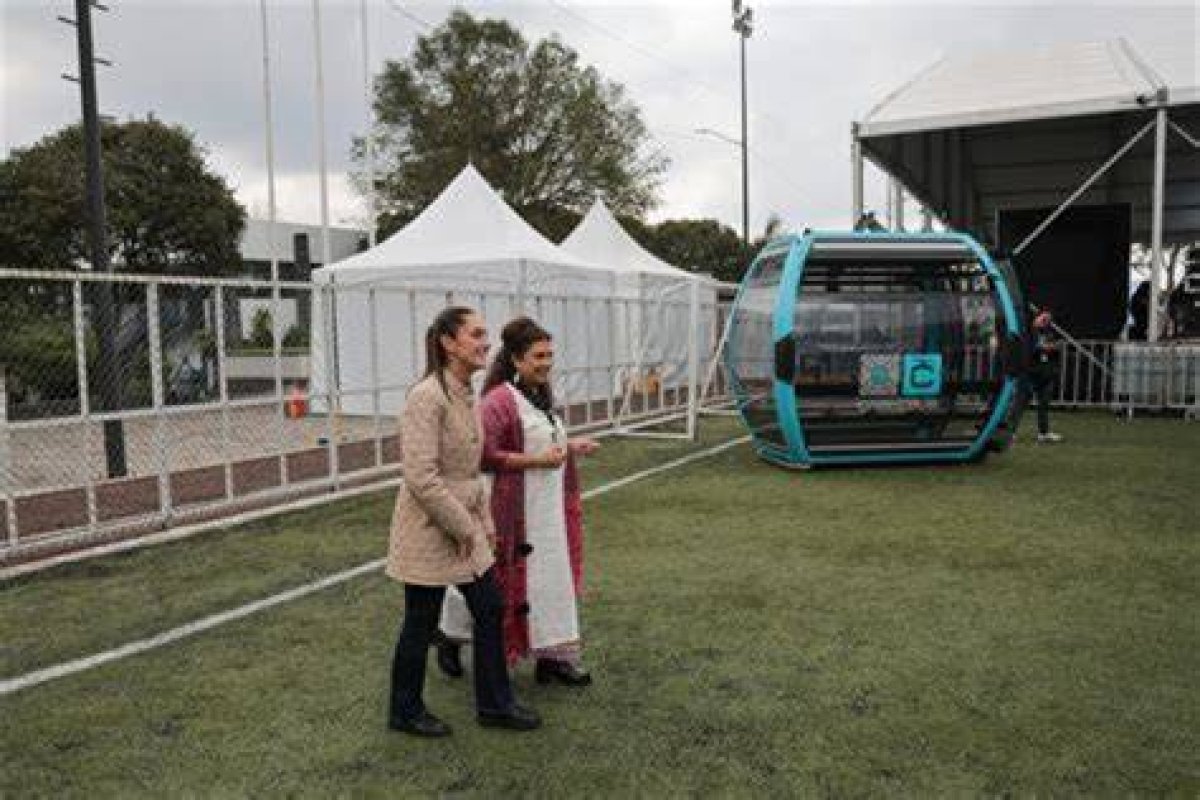 Unforgettable Moments: Pareja En Cablebus
