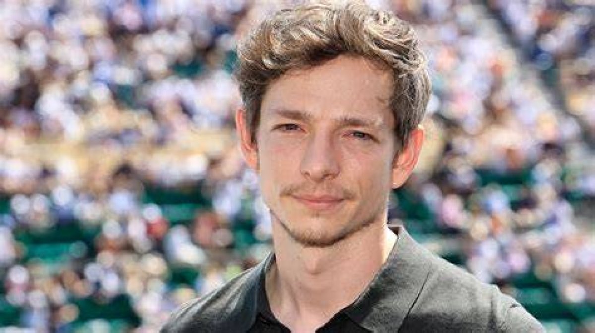 Unveiling Mike Faist’s Love Life: Who Is His Girlfriend in 2023?
