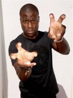 Unveiling the Cat Claw Celebrity Pose: a Trend Worth Purring About