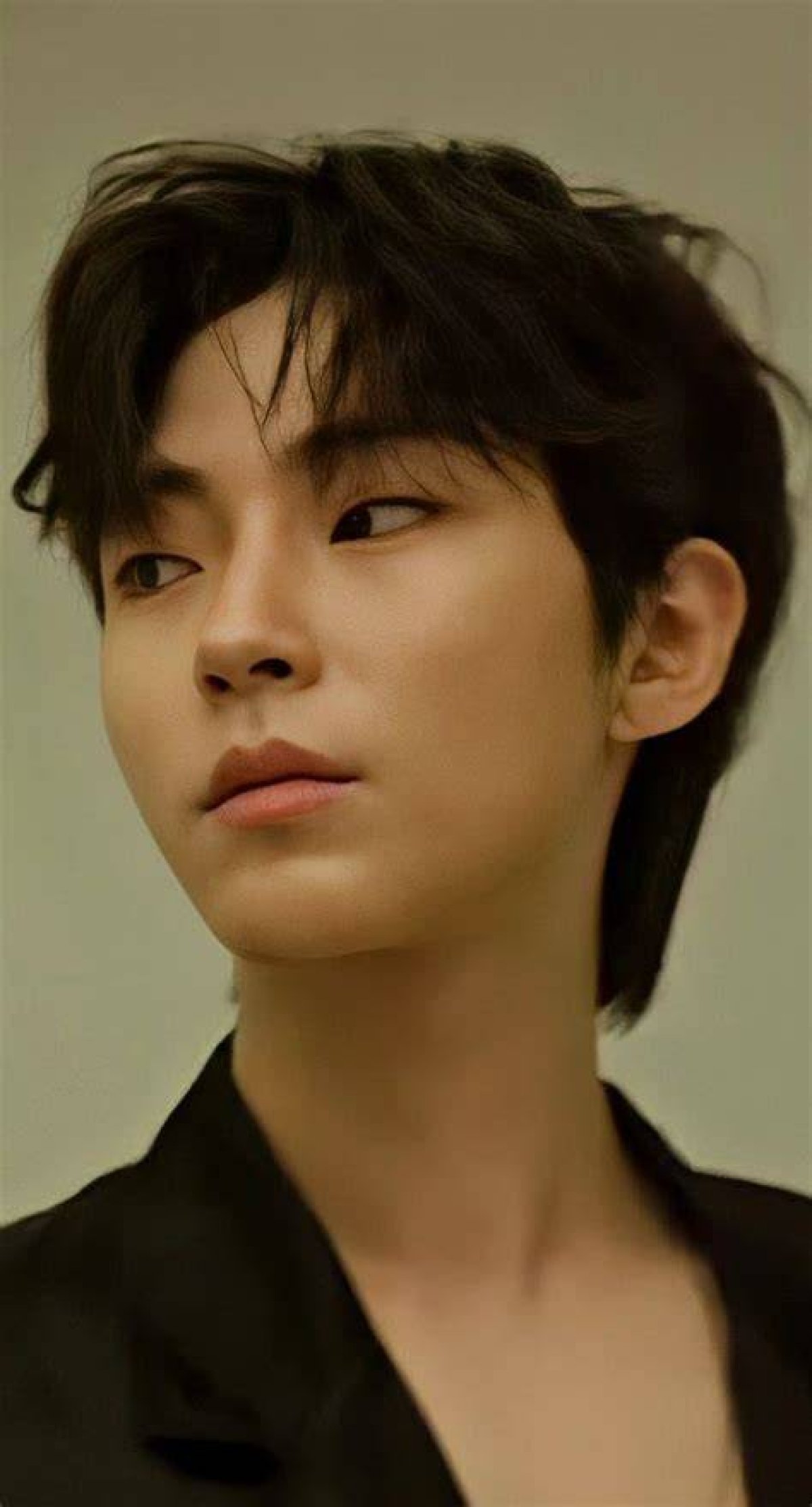 Unveiling the Charisma of Hwang in Yeo: a Rising Star in the Entertainment Industry