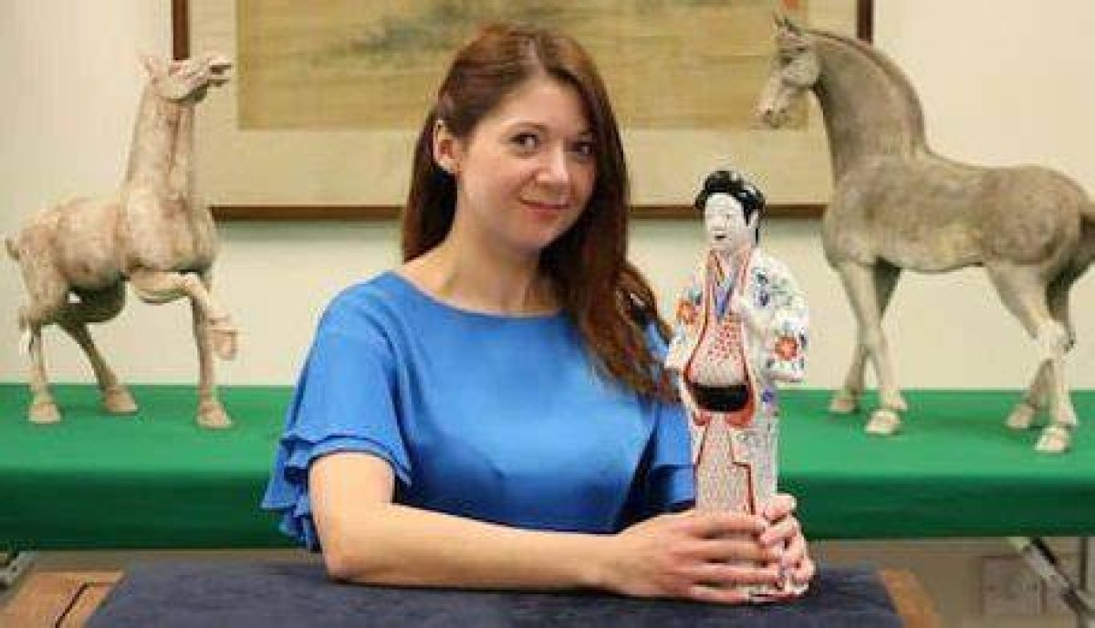 Who Is French Auctioneer Alexandra Aguilar? Everything to Know About